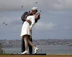 Viral video launches couple, mommom and poppop, into tiktok elite. San Diego Statue S Kiss Can Last 1 More Year National News Tucson Com