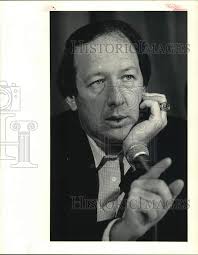 1983 Press Photo Lamar High School Basketball Pat Foster Speaks to Media