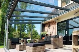Een glazen wand overkapping geeft u een extra kamer in uw huis. Veranda En Tuinkamer Inspiratie Van Vriesia Bouwen Met Glas