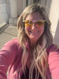 Who are good deep tissue massage therapists in Kelowna?