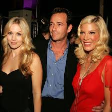 Riverdale and beverly hills, 90210 star luke perry died today after suffering a massive stroke last week. Luke Perry Beverly Hills 90210 Kollegen Nehmen Abschied Gala De