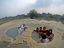 Harga pintu masuk gunung kapur : Berendam Di Jacuzzi Alami Tengah Sawah Gunung Peyek Bogor Reservasi Travel Blog