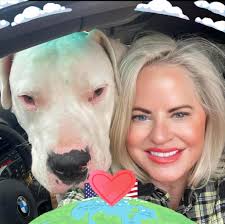 Last night, the wildest party in a hayfield paused for a moment of pure  magic. 💫Lainey Wilson crowned 6-year-old RaeLynn our “Cowgirl of the  Night”—a brave little fighter who just finished chemotherapy