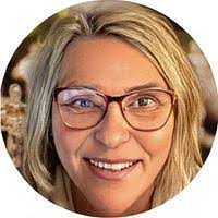 Nevine Riad's Instagram, Twitter & Facebook