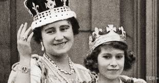 Born 21 april 1926) is queen of the united kingdom and 15 other commonwealth realms. Koroleva Elizaveta Ii Zapostila Trogatelnoe Foto S Mamoj Obshestvo Tch Ua