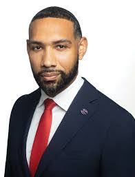 Andrew Mandel's Instagram, Twitter & Facebook