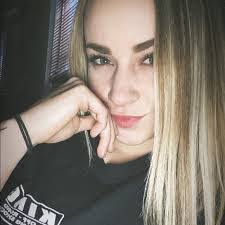 Melody Walton's Instagram, Twitter & Facebook