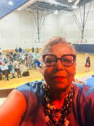 Randi Hawkins's Instagram, Twitter & Facebook