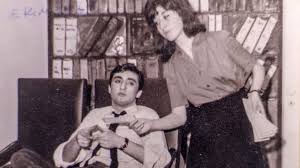Televizyon çocuğu, 1975 yapımı başrollerinde müjdat gezen ile gazanfer özcan'ın yer aldığı komedi filmidir. Aysen Gruda Mujdat Gezen Nisan Yuzugu Tuvalet Deligini Boylamis
