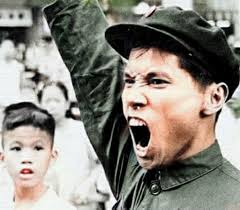 1967年香港左派六七暴動是一場由香港左派受到文化大革命的影響而對抗香港政府的暴動。六七暴動從1967年5月6日開始，至同年12月基本結束，其由最初的工人運動、演變成後來的赤?恐怖主義及炸彈襲擊平民等行動。  二戰以後，支持共產主義的勢力在香港開始活動，親共人士開始 ...