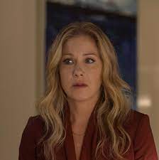 Christina Applegate As Jen Harding In The Dark Comedy Dead To Me Christina Applegate Dead To Me Dark Comedy