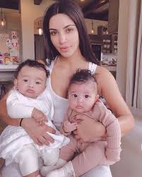 Kim kardashian's four children were likely showered with gifts over christmas, but there was more: Kim Kardashian Shares Rare Makeup Free Snap Cuddling Kids As She Ignores Divorce Rumours Aktuelle Boulevard Nachrichten Und Fotogalerien Zu Stars Sternchen
