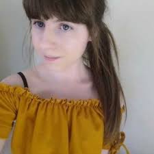 saskia meadows (@reads_with_sass)