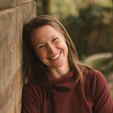 Kylie Holmes's Instagram, Twitter & Facebook