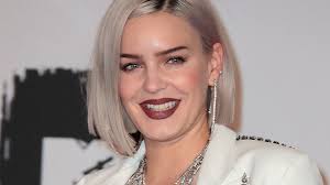 Her dad was from ireland, whereas her mother was from essex. Anne Marie Shares Statement As She Reveals She S Sick Of Being So Privileged