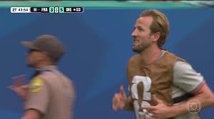 Aos 41 min do 2º tempo - gol de pênalti de Saka da Inglaterra contra a França