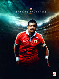 Salah satu striker terbaik indonesia yang telah mengoleksi 124 gol di liga indonesia. Poster Bambang Pamungkas Bambang Pamungkas Sepak Bola Olahraga
