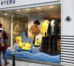 Scenographie Vitrine Et Creation Graphique Pour La Vitrine Petit Bateau Des Francs Bourgeois Fevrier 2018 Petit Bateau Bateau Vitrine