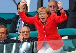 The deutsche fußball liga, which runs the top two tiers of german football, held an emergency meeting on thursday morning aimed at figuring out a way to keep the leagues, and the associated sponsorship and broadcasting deals, on track. Ein Brasilien Fussball Mit Der Unterschrift Von Angela Merkel