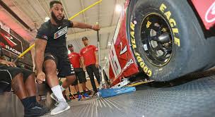 52 rick ware racing chevrolet. Nascar Rev Racing Reveal Names For Pit Crew Combine Nascar Com