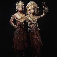 Kirimkan ini lewat email blogthis! 4 Referensi Penampilan Tradisional Pengantin Dalam Balutan Baju Adat Untuk Foto Prewedding
