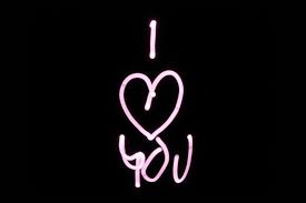 Bisa kamu ungkapkan melalui sikap, atau bisa kamu ucapkan secara langsung. Inilah Yang Akan Terjadi Jika Kamu Terlalu Sering Katakan I Love You