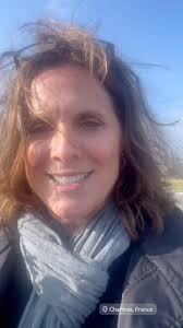 I'm tired, we are all tired. I skipped a day or two of pics and shares  since a one minute video is easier to post 😂. The Chartres deballage 🇫🇷  antique market