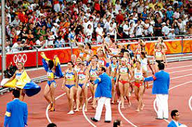 La fin du millénaire est marqué par les performances de l'américain michael johnson vedette du 200 m dont il bat le record du monde (19 s 32) en 1996 à atlanta, et du 400 m. Heptathlon Wikipedia