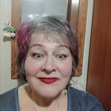 No podría COMPRAR este color de pelo si tuviera que hacerlo 🤩 ¡Espero que  este hilo me conecte con algunas hermanas plateadas y mujeres apoyando a  las mujeres! 🤍🙏 Pelo gris, pelo