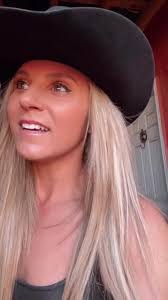 Lindsey Schaeffer's Instagram, Twitter & Facebook