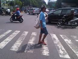 Jun 04, 2021 · jalan kelas khusus, yaitu jalan arteri yang dapat dilalui kendaraan bermotor dengan ukuran lebar melebihi 2.500 (dua ribu lima ratus) milimeter, ukuran panjang melebihi 18.000 (delapan belas ribu) milimeter, ukuran paling tinggi 4.200 (empat ribu dua ratus) milimeter, dan muatan sumbu terberat lebih dari 10 (sepuluh) ton. Koran Fesbuk Tahukah Anda Hak Dan Kewajiban Pejalan Kaki Di Jalan Raya Ternyata Menjadi Pejalan Kaki Di Keramaian Lalu Lintas Tak Bisa Sembarang Berjalan Ada Hak Dan Kewajiban Yang Harus Dipatuhi