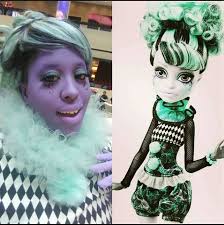 So I need a cosplayers advice. I have to paint a logo