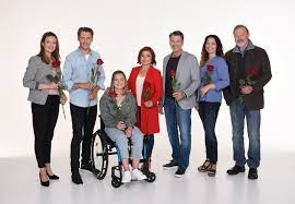 Gregor macht ihr arrogant klar, dass sie nur nicht verkaufen will, weil sie außer dem hotel nichts mehr in ihrem leben hat. Rote Rosen Vorschau Stich Ins Herz Rr Folge 3079 Am 05 03 2020 News De