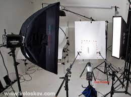 Shooting Table On Clear Plexiglass Product Photography Lighting Setup Photography Lighting Setup Light Photography White Background Photography