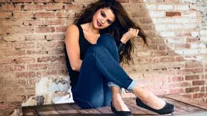 I have uploaded new instagram photos of selena gomez with her dance crew to the gallery. How Much Selena Gomez Is Raking It In On Instagram Shemazing