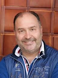 Michal David kašle na karanténu: S klávesami jazdí za svojimi fanúšikmi!