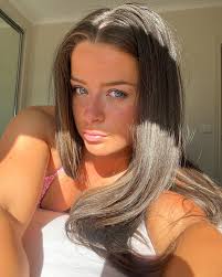 Georgia Booth's Instagram, Twitter & Facebook