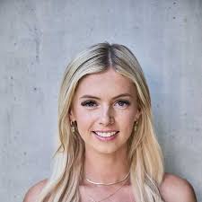 Ella Bullock's Instagram, Twitter & Facebook