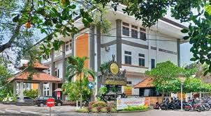 Pastikan saat mengambil keputusan untuk kuliah di bali, sahabat lendyagasshi melakukannya dengan tekun dan bisa sesekali bersantai setelah aktivitas kuliah, bermain ke pantai sindhu bisa menjadi rekomendasi terbaik untukmu. Update 2020 Daftar 5 Universitas Terbaik Di Bali Ptn Pts