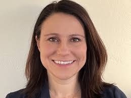 Deanna Hill's Instagram, Twitter & Facebook