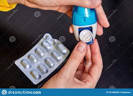 Budesonid acis nasenspray nasenspray, 10 ml. Budesonid Och Formoterolpulver For Inhalation Fotografering For Bildbyraer Bild Av Hosta Kapslar 161628255