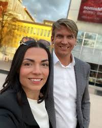 Onnea Kari tunnustuksesta! On aivan mielettömän tärkeää, että ihmiset,  jotka antavat lähes kaiken vapaa-aikansa parempien hetkien rakentamiseen  huomataan. Ja valmentajani Kari