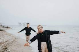 Foto prewedding juga memiliki konsep yang beragam. 20 Foto Prewedding Casual Outdoor Unik Tanpa Sentuhan Portalkuningan Com