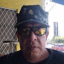 Anddddddd Kids that's how I met SCOTT😆….watch how he swept me off my feet,  putting his best foot forward 🦵🏼—— Sometimes you just gotta put your foot  down and go for it. #