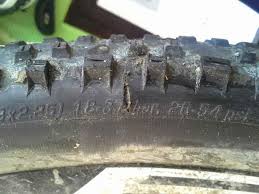 Découvrez en seulement 1 min comment passer votre pneu vtt en tubeless. Reparer Un Pneu Tubeless Dechire Vtt Belgium Mountain Bikers