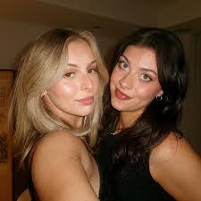 Elissa Mcneil's Instagram, Twitter & Facebook