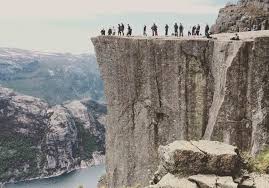 Şanslıysanız buradan otostop çekerek parkurun başına kadar arabayla gidebilirsiniz. Wanderung Auf Den Preikestolen 604 Meter Senkrecht In Die Tiefe Starren Looping Zusammen Die Welt Entdecken