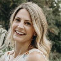 Amanda Linares's Instagram, Twitter & Facebook