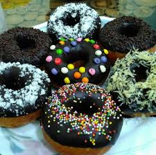 Tanaman yang punya nama latin codiaeum variegatum ini memiliki kombinasi warna yang cukup variatif pada daunnya. Berbagai Cara Membuat Roti Donat Yang Enak Dan Empuk Toko Mesin Maksindo