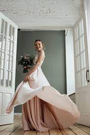 Birth name alice sophia eve date of birth 6 february 1982, london, england, uk height 5' 5¼ (1.66 m) trivia daughter of trevor eve and sharon maughan. Second Hand Brautkleider Alle Shops Im Uberblick Hey Holistic